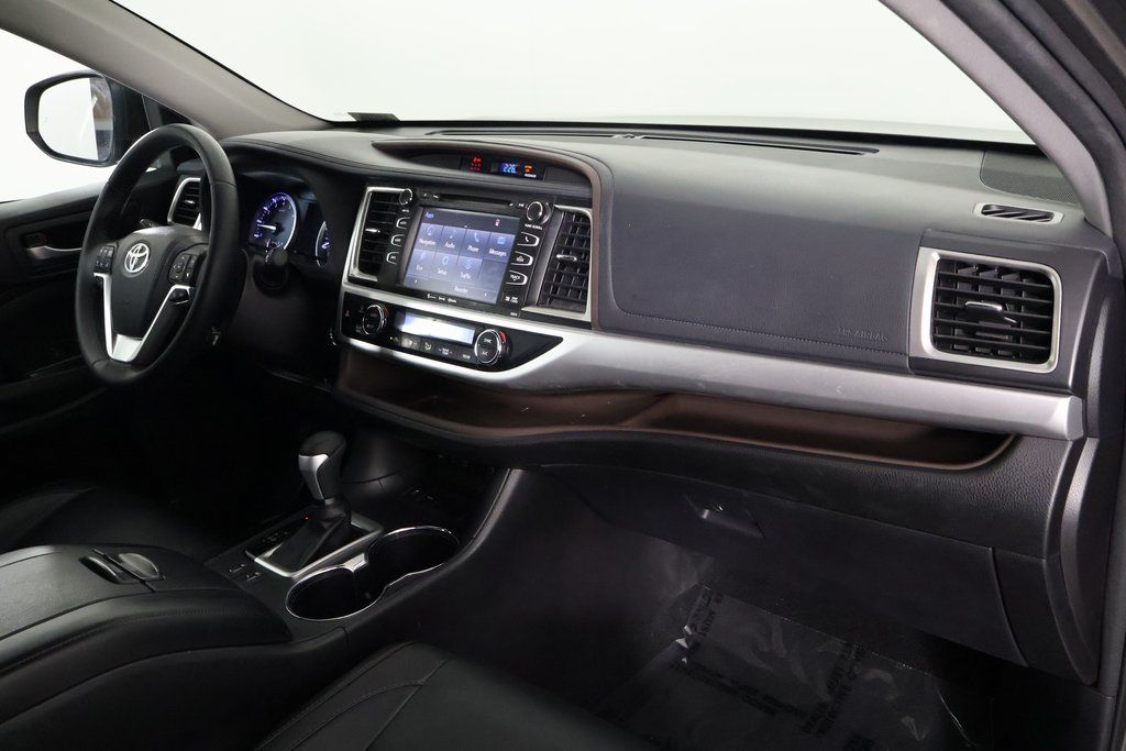 Thumbnail: 2018 Toyota Highlander - 9