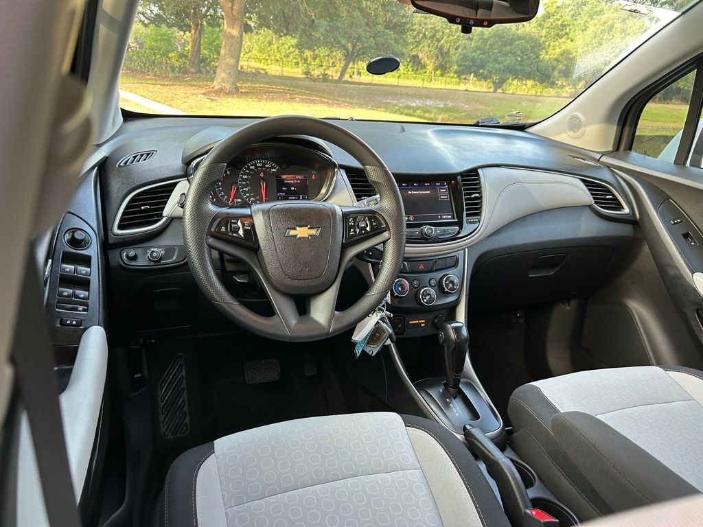2020 Chevrolet Trax LS 12