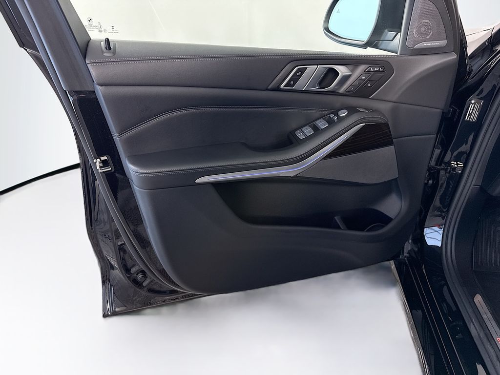 Thumbnail: 2023 BMW X7 - 26