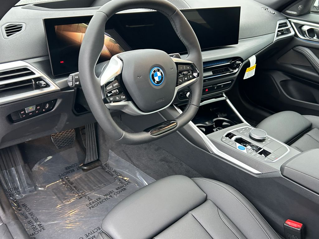 Thumbnail: 2025 BMW i4 - 13