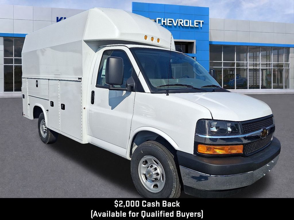 Summit White 2024 Chevrolet Express Chassis 3500 Cutaway 139 Van Rear-Wheel Drive 8-Speed Automatic