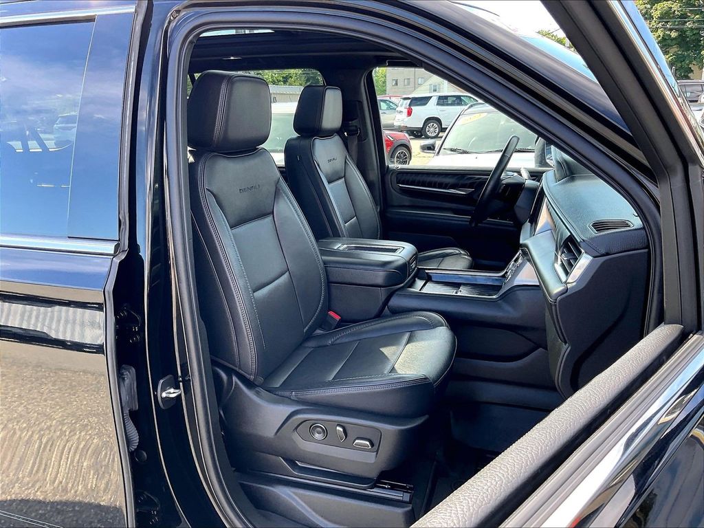 2023 GMC Yukon XL — photo 11