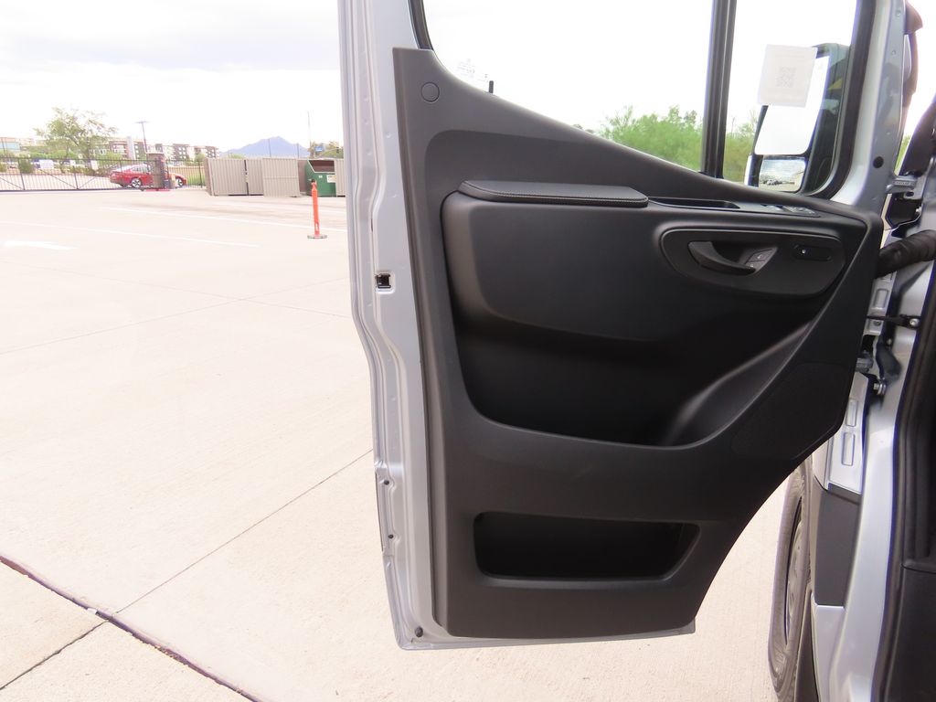 Thumbnail: 2025 Mercedes-Benz Sprinter - 26