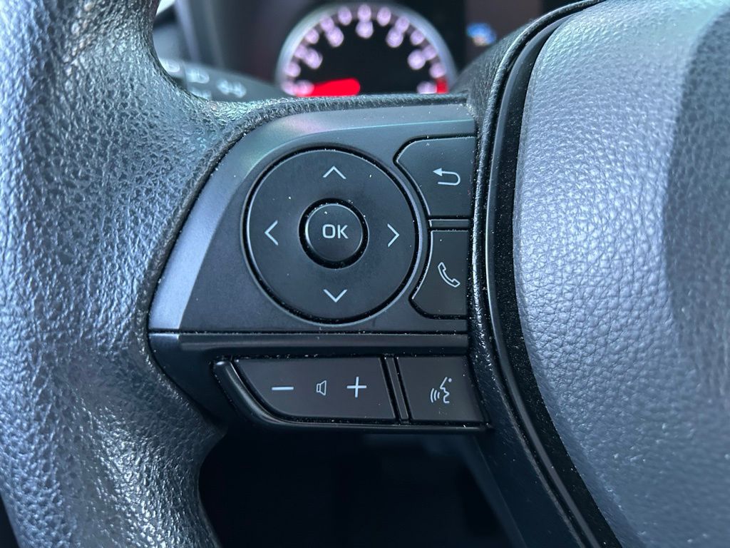 Thumbnail: 2022 Toyota RAV4 - 19