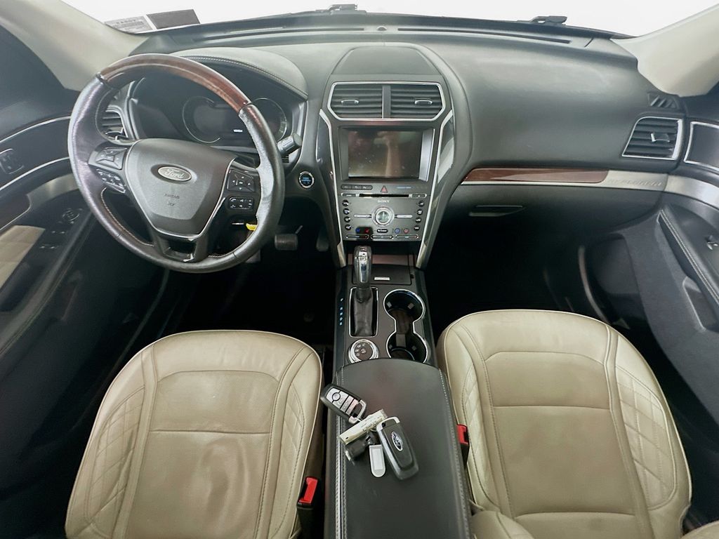 Used 2018 White Ford Platinum image 10