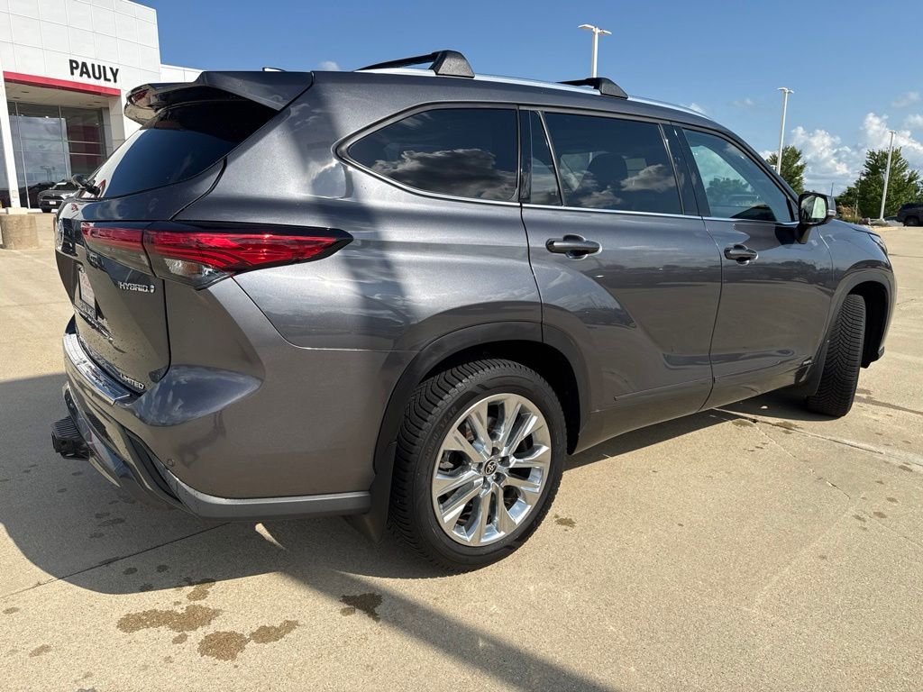 Used 2023 Toyota Highlander Hybrid SUV
