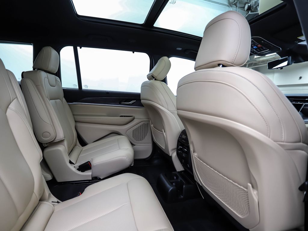 2023 Jeep Grand Cherokee L Limited Edition 25