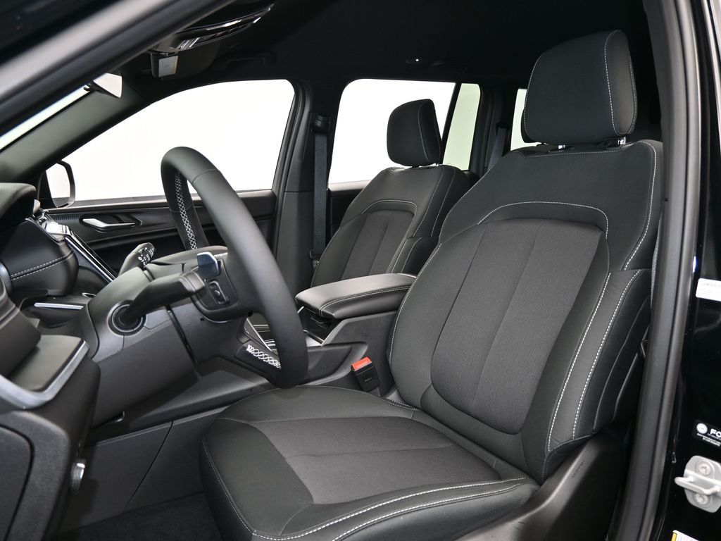Used 2025 Diamond Black Crystal Pearlcoat Jeep Laredo image 10