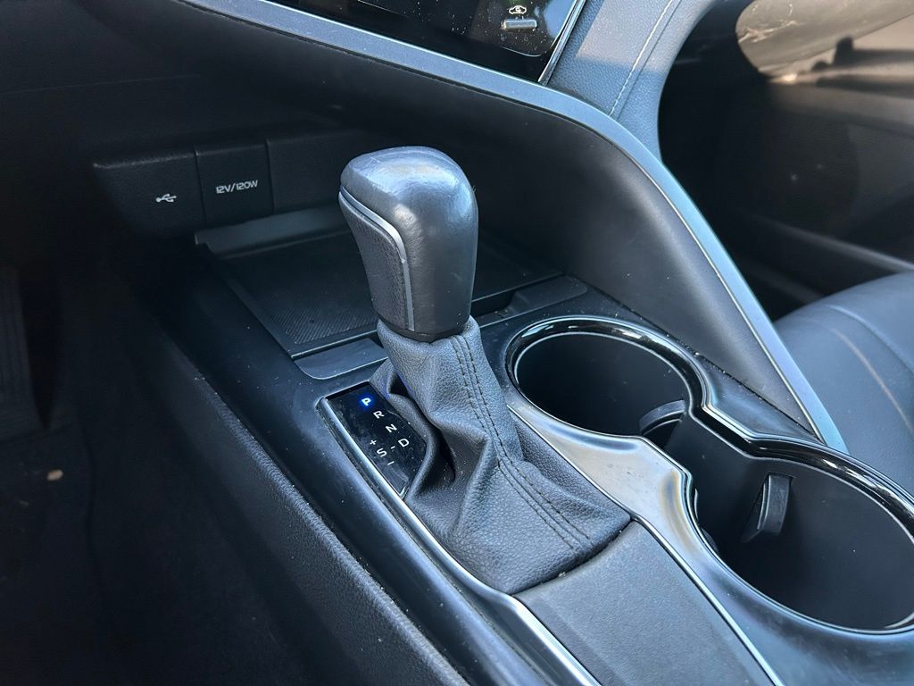 2020 Toyota Camry SE 27