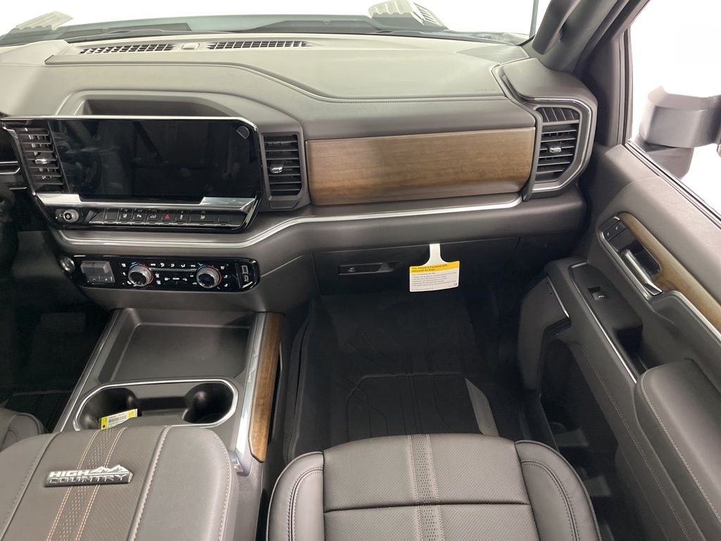 Thumbnail: 2025 Chevrolet Silverado 2500 - 17