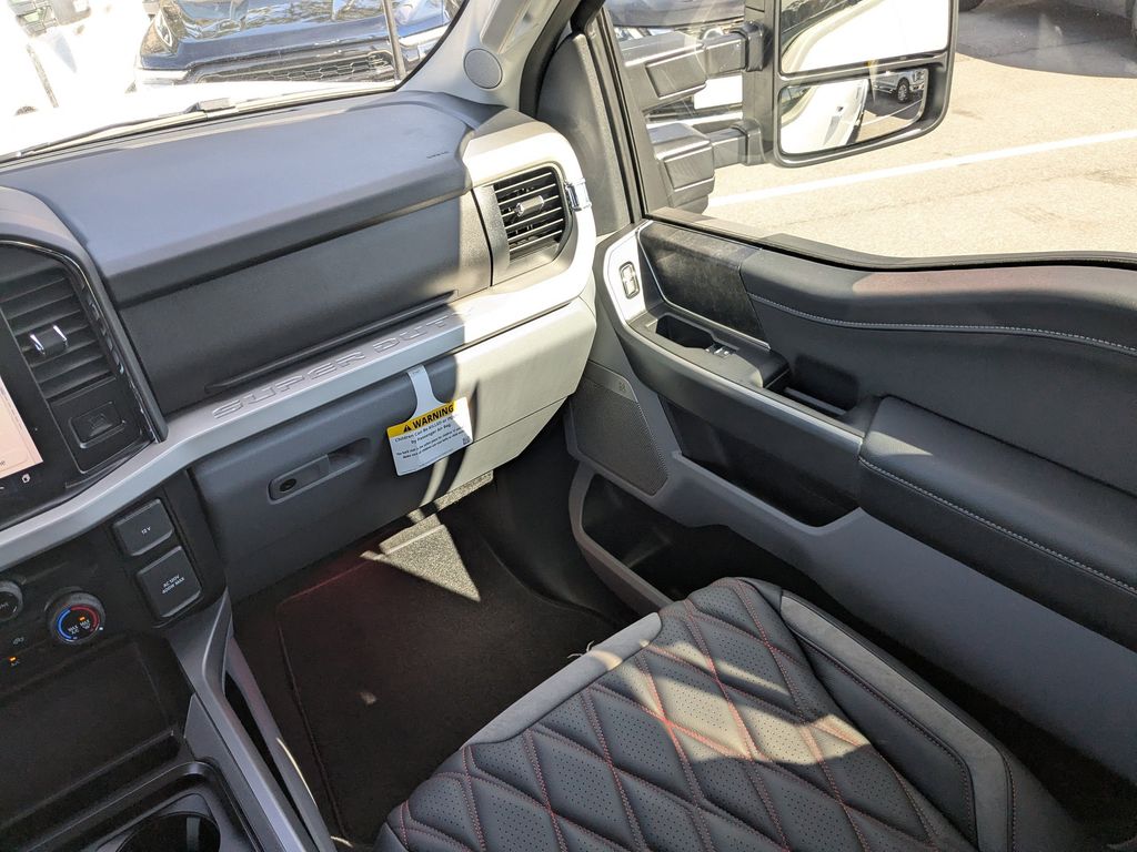 2026 Ford F-250 Super Duty Black Widow