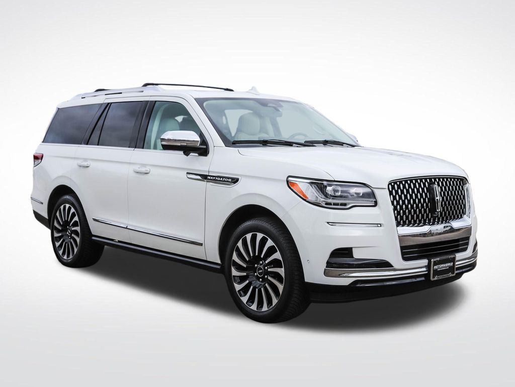 Thumbnail: 2022 Lincoln Navigator - 7