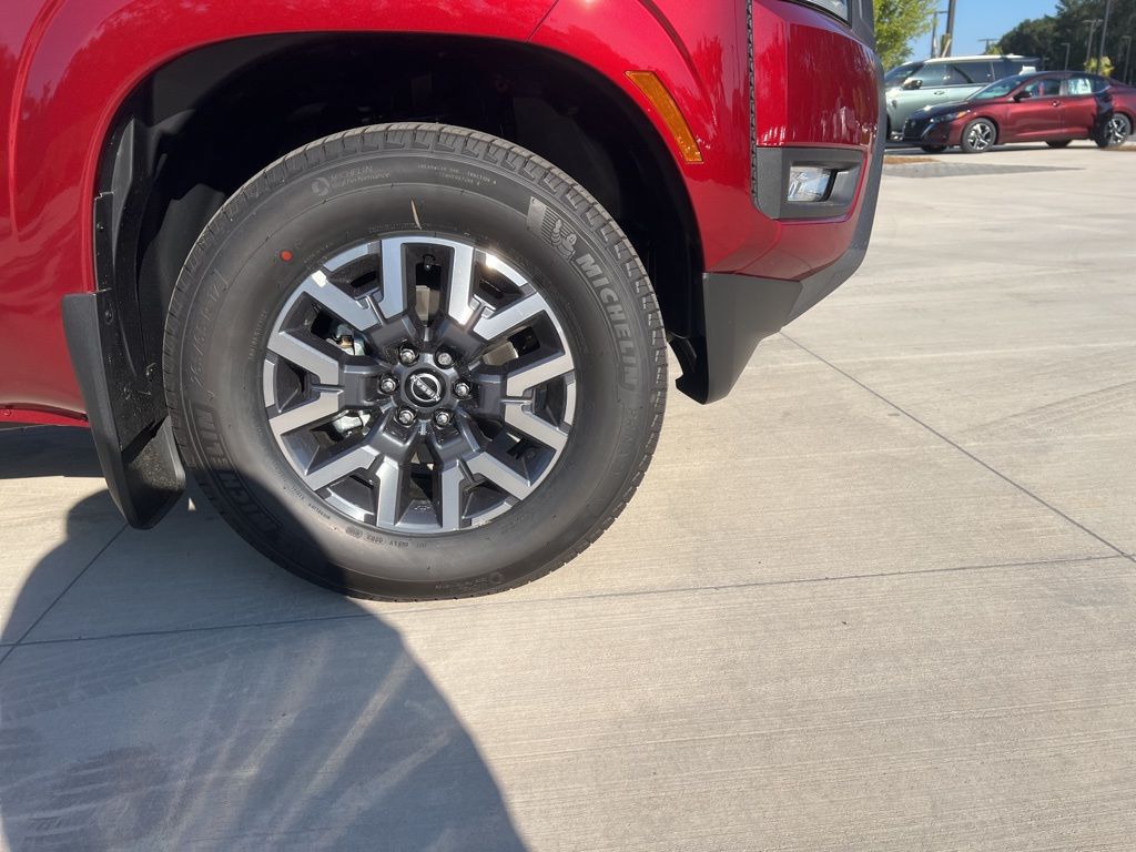 2025 Cardinal Red Metallic Tricoat Nissan Frontier SL RWD Truck