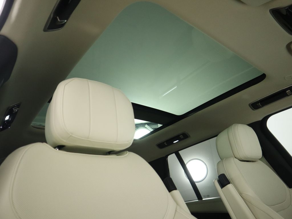Thumbnail: 2023 Land Rover Range Rover - 19