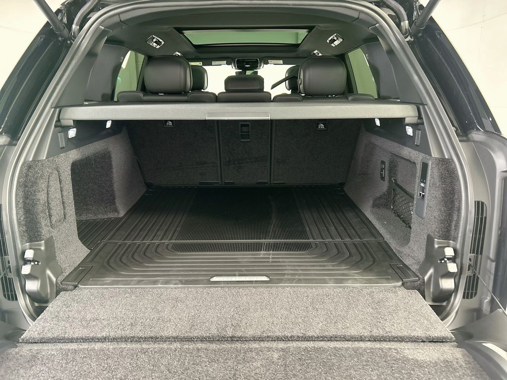 Thumbnail: 2026 Land Rover Range Rover - 27