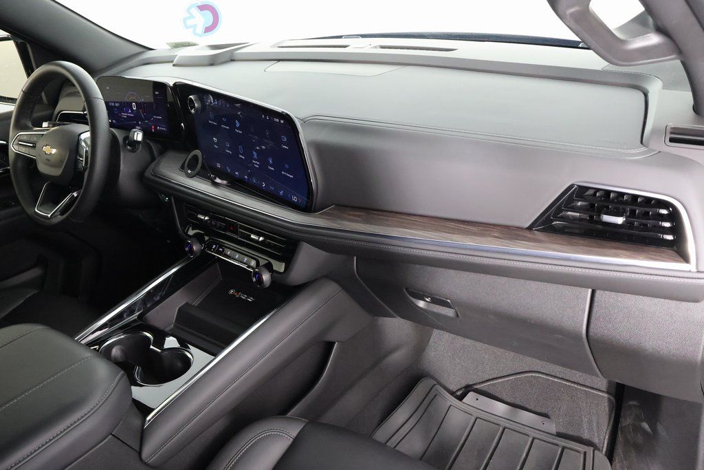 Thumbnail: 2025 Chevrolet Suburban - 8