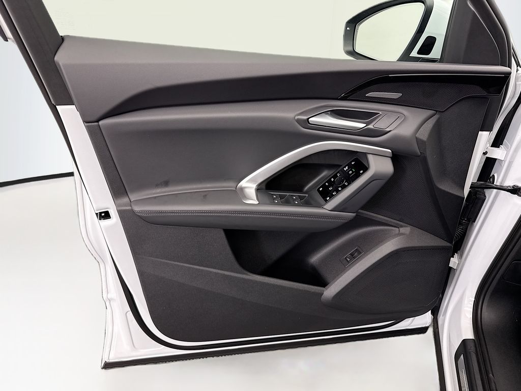 Thumbnail: 2025 Audi Q5 - 24