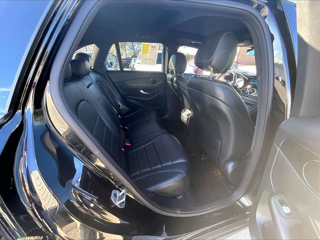 2022 Mercedes-Benz GLC — photo 16