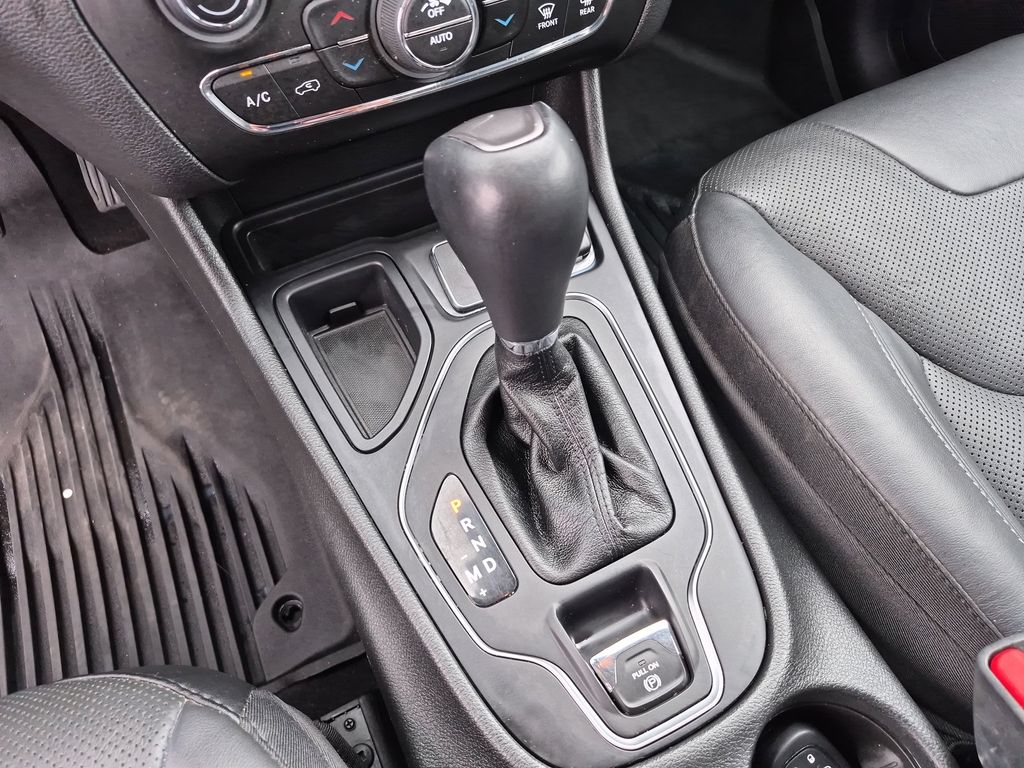 Used Car 2021 Jeep Cherokee  Latitude Lux For Sale Under $25,000 In Austin, Texas