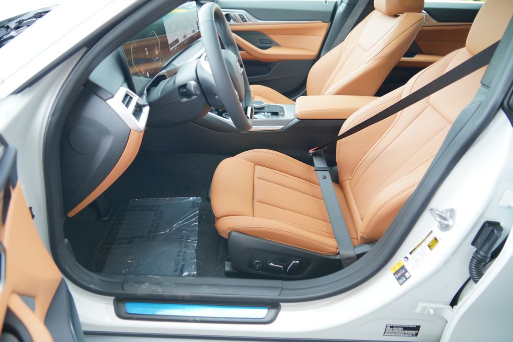 Thumbnail: 2026 BMW i4 - 10