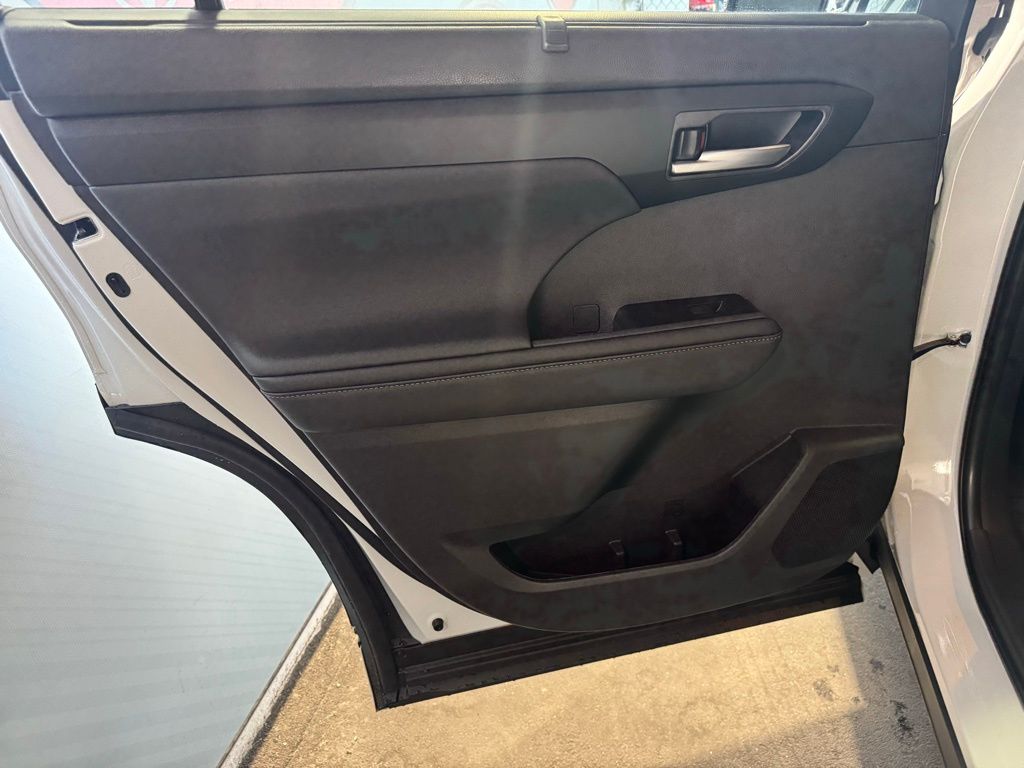 Thumbnail: 2025 Toyota Highlander - 28