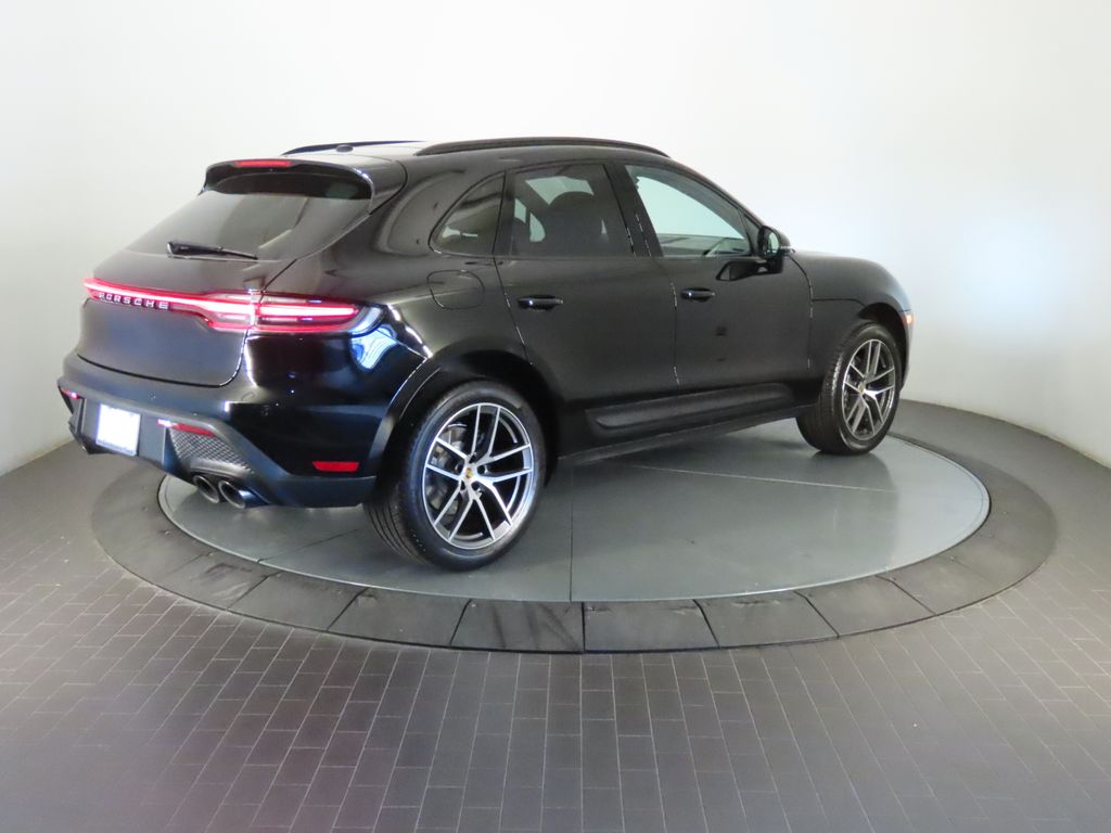Thumbnail: 2026 Porsche Macan - 7
