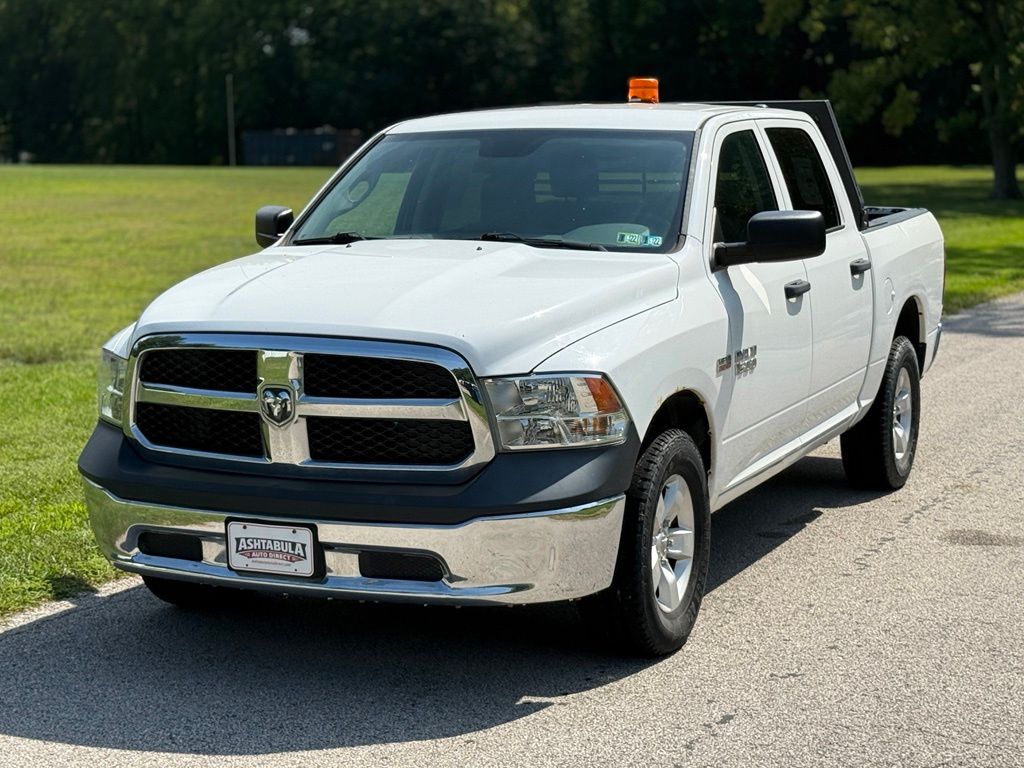 2017 RAM 1500 Blanco (Bright White Clearcoat) Camioneta Todo terreno 8 velocidades Automática