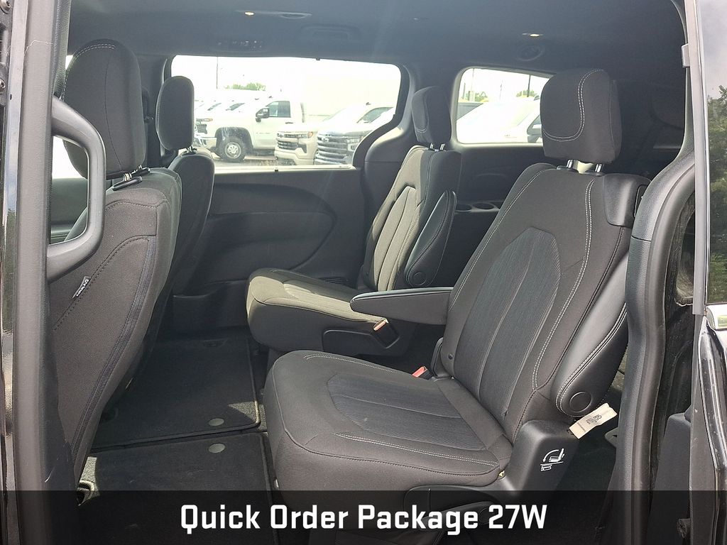 2022 Chrysler Pacifica Touring Black at South Hills CDJR