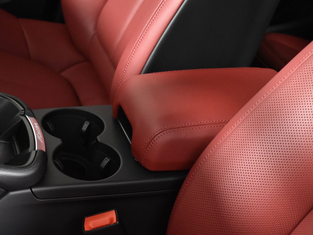 Thumbnail: 2026 Porsche Macan - 29