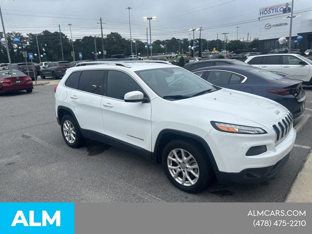 Used 2018 White Jeep Latitude image 5