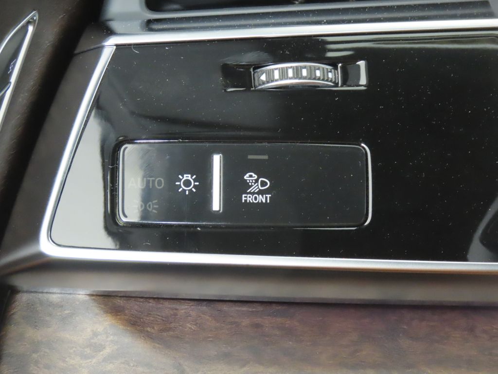 Thumbnail: 2026 Audi Q8 - 20