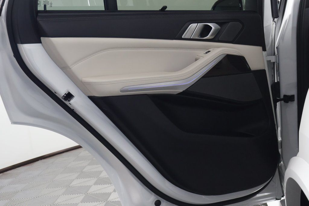 Thumbnail: 2023 BMW X5 - 13