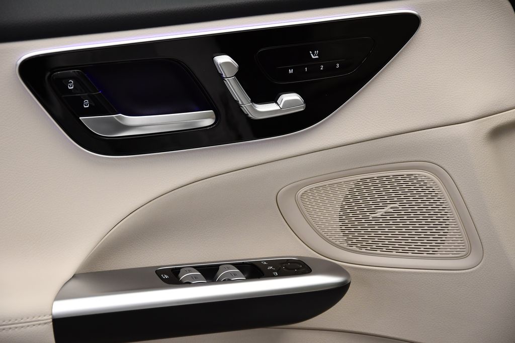 2025 Mercedes-Benz C-Class C 300 32