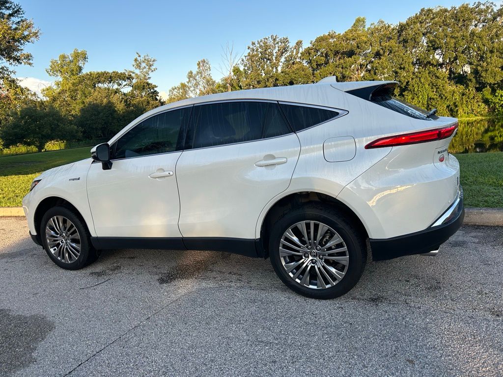 Thumbnail: 2021 Toyota Venza - 3