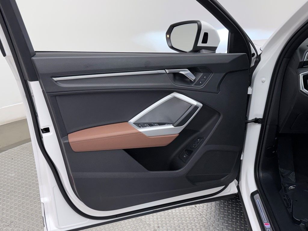 Thumbnail: 2022 Audi Q3 - 27