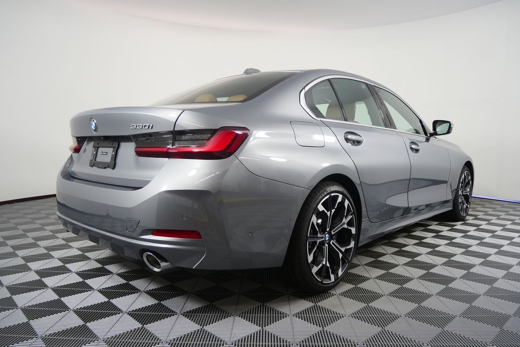 Thumbnail: 2025 BMW 3 Series - 3