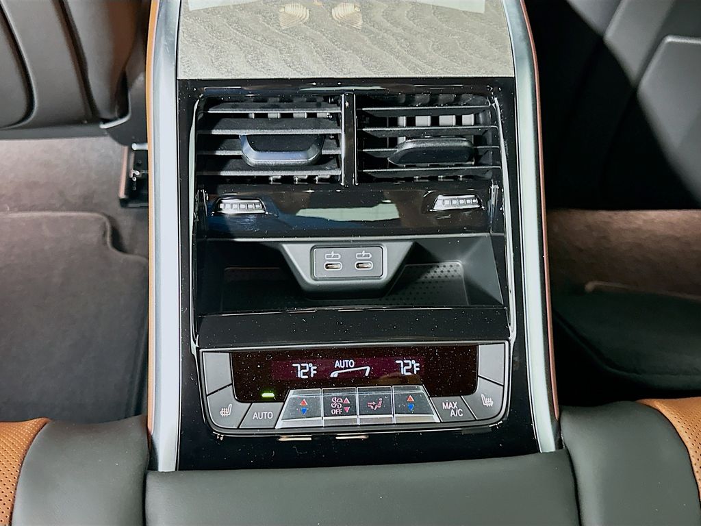 Thumbnail: 2026 BMW 8 Series - 18