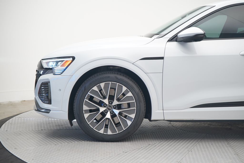 Thumbnail: 2024 Audi Q8 e-tron - 2