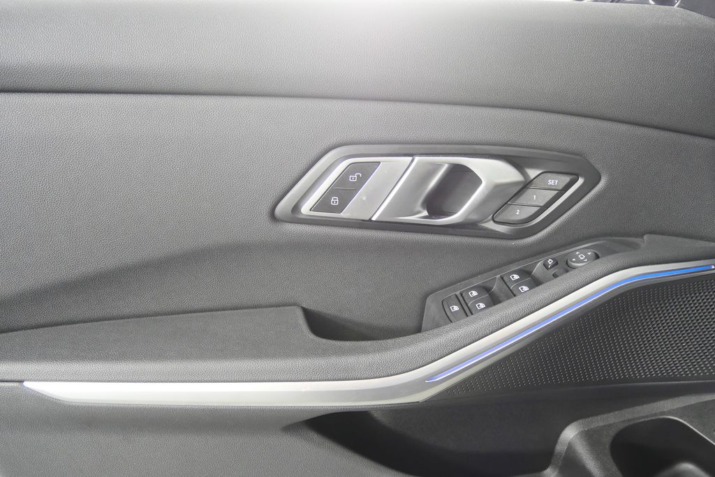 Thumbnail: 2021 BMW 3 Series - 9