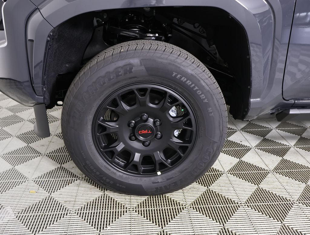 2025 Toyota Tacoma SR5 Double Cab photo 5