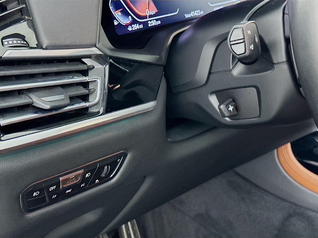 2022 BMW X7 xDrive40i 10