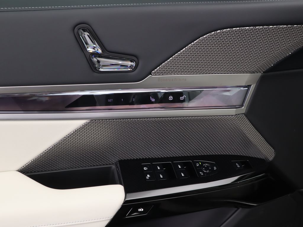 Thumbnail: 2025 BMW 7 Series - 24