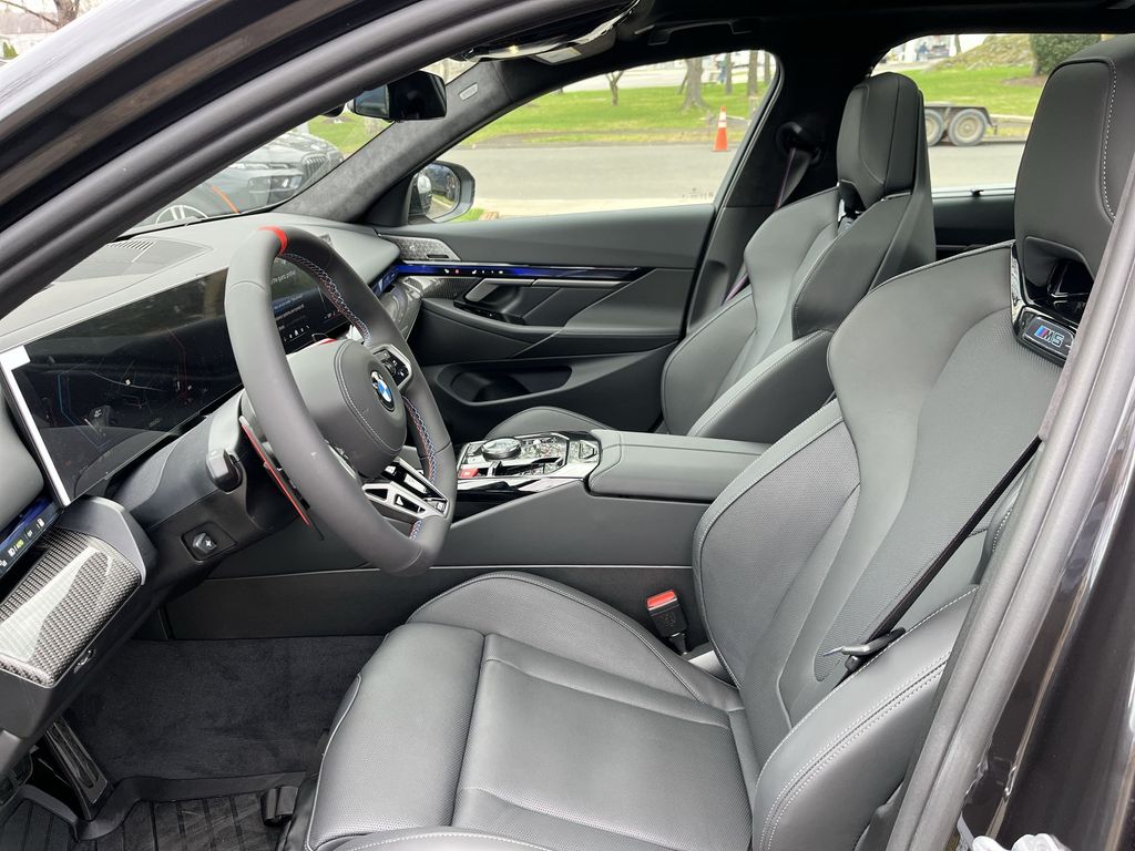 Thumbnail: 2026 BMW M5 - 11