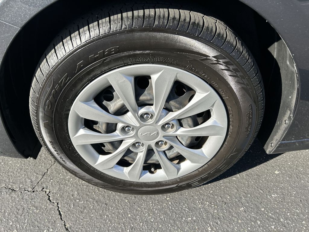 Thumbnail: 2023 Kia Forte - 10