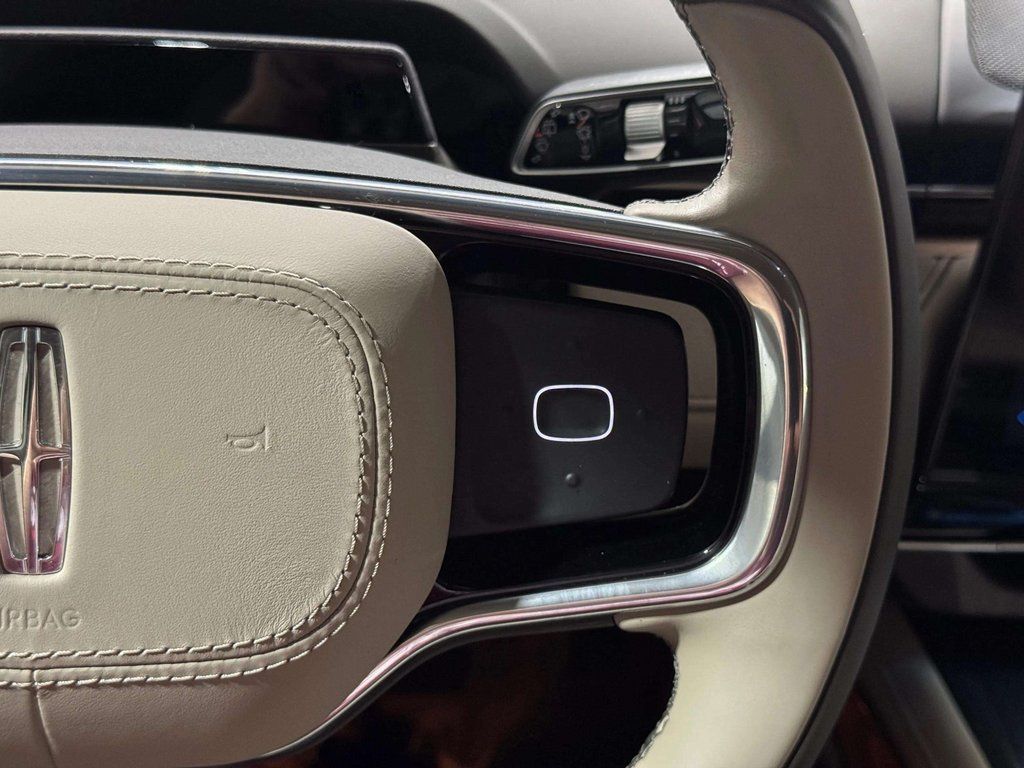 Certified Used 2024 White Platinum Metallic Tri-Coat Lincoln Reserve image 13