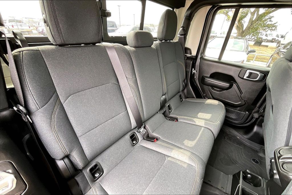 Used 2024 Jeep Gladiator Willys 4D Crew Cab