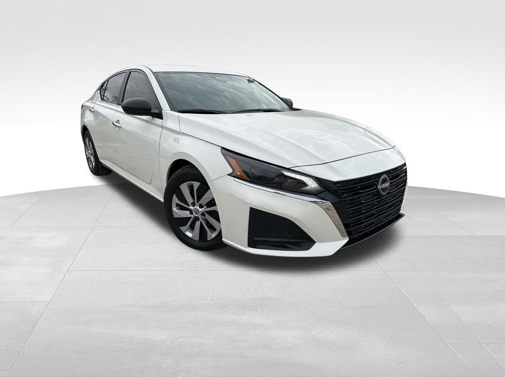 2024 Glacier White Nissan Altima 2.5 S FWD Sedan