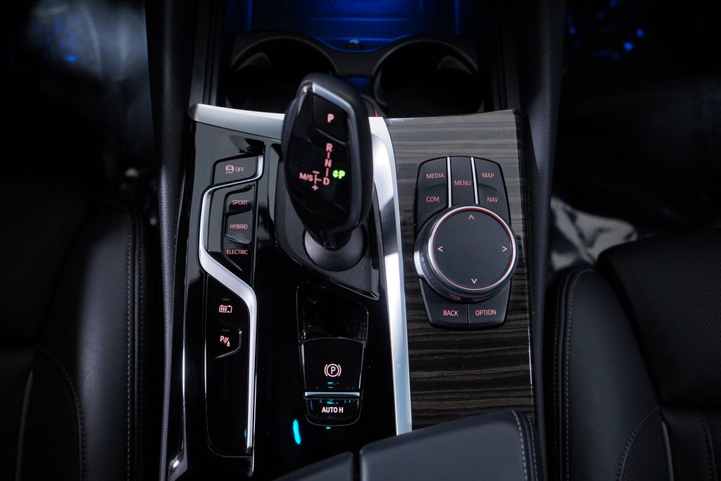 Thumbnail: 2023 BMW 5 Series - 14