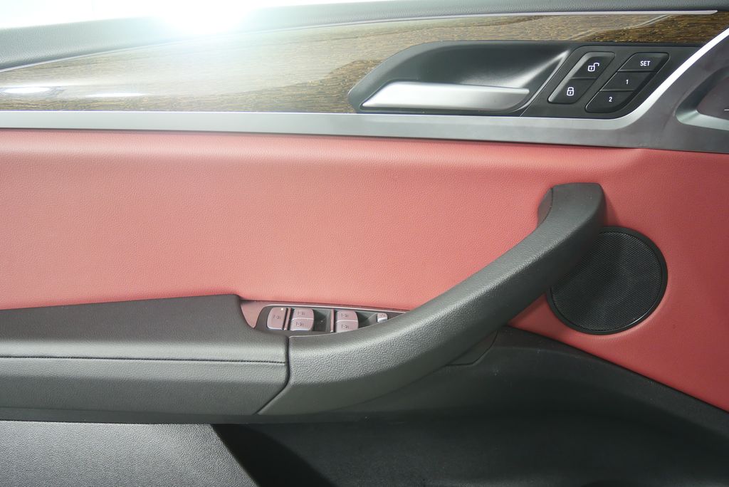 Thumbnail: 2025 BMW X4 - 8