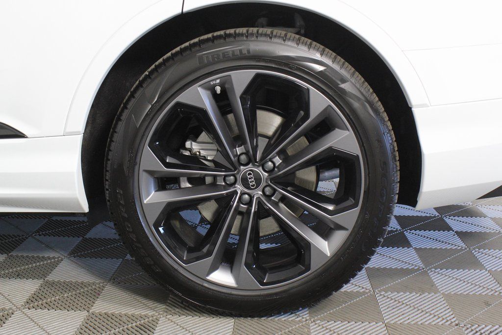 Thumbnail: 2026 Audi Q7 - 10